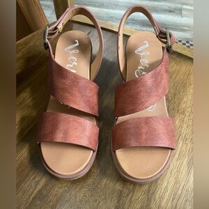 Very G Brown Women's Sandals